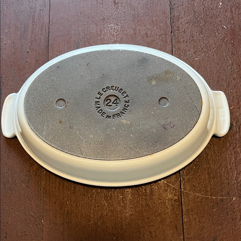 Le Creuset Cream Oval Enamel Cast Iron Baking Dish - Picture 3 of 5